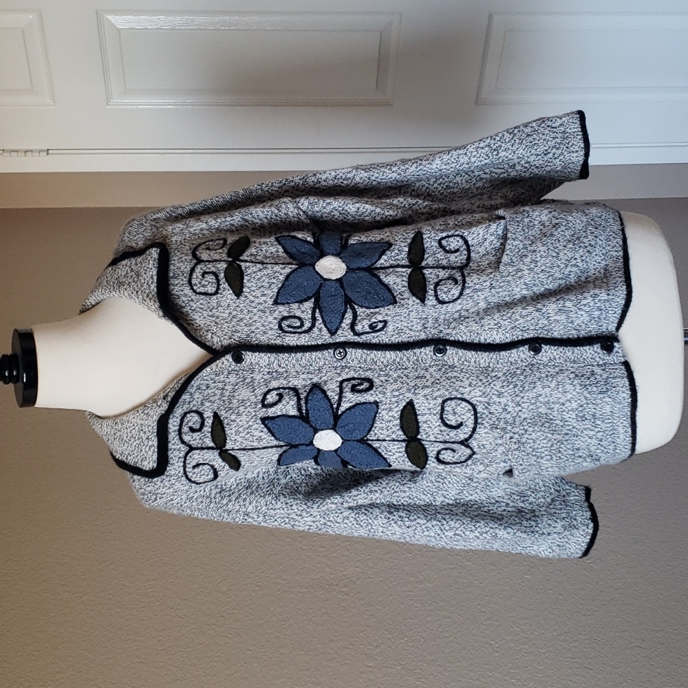 Grey Cardigan Embroidered Flower prints Front pockets, Front 5 buttons
